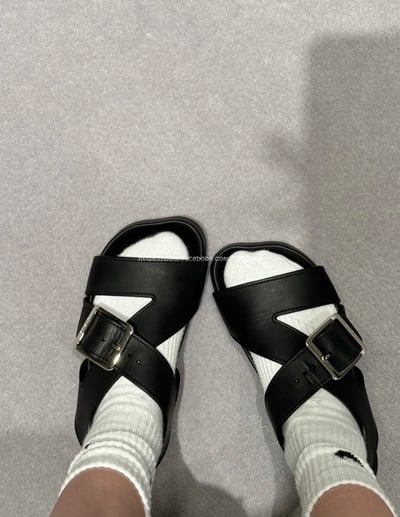 LOEVE交叉帶涼鞋9