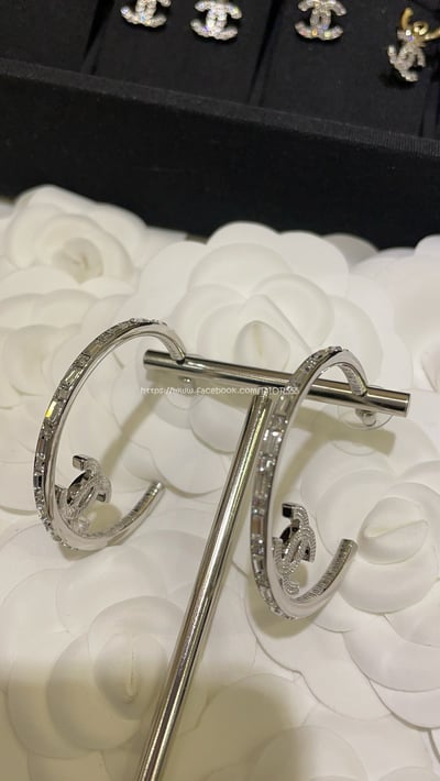 小香圓環鏤空水鑽雙C耳圈 耳環8