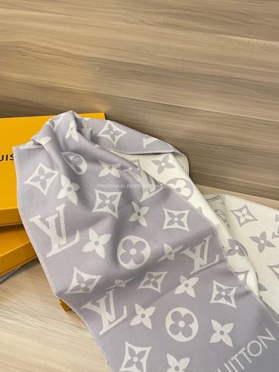 LV 灰白漸層圍巾5