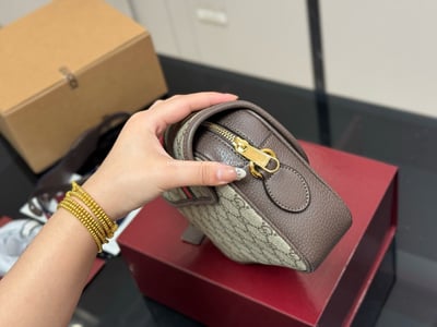 Gucci小郵差相機包10