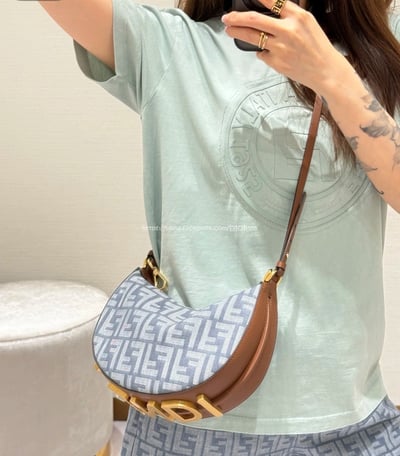 Fendi graphy半月包4