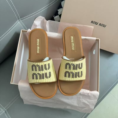 MiuMiu拉菲草拖鞋1