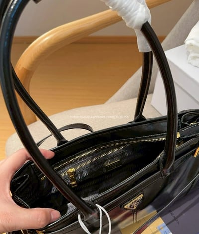 PRADA soft lux油蠟皮hobo9