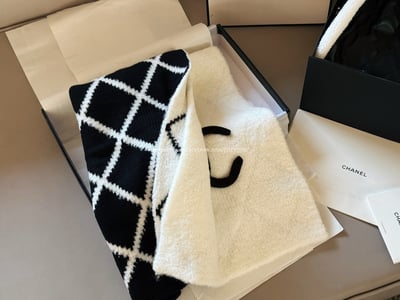 小香菱格紋羊絨圍巾1