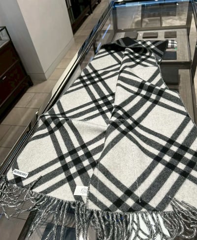 BBR斜格紋流蘇圍巾5