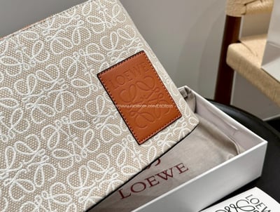 LOEWE Oblong  pouch帆布手拿包6