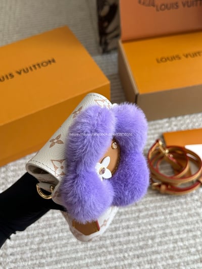 vivienne毛絨手機包11