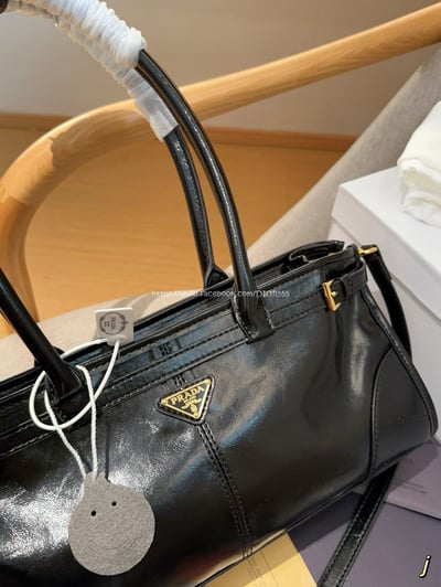 PRADA soft lux油蠟皮hobo8