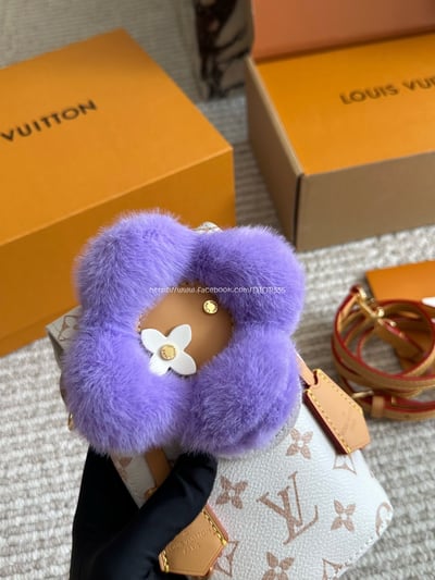 vivienne毛絨手機包9