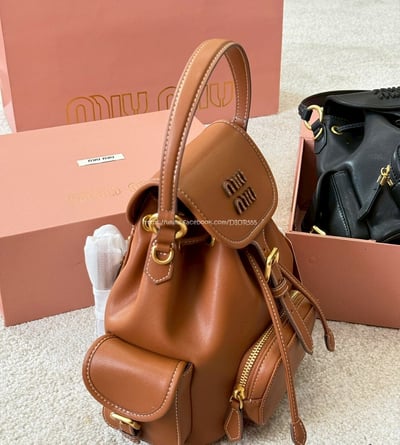 MiuMiu 小牛皮後背包9