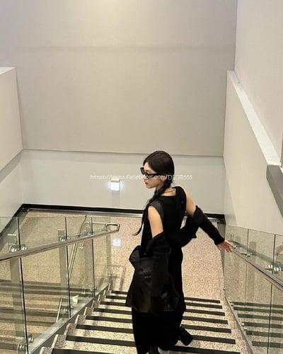 aespa寧藝卓 X Miu Miu墨鏡1