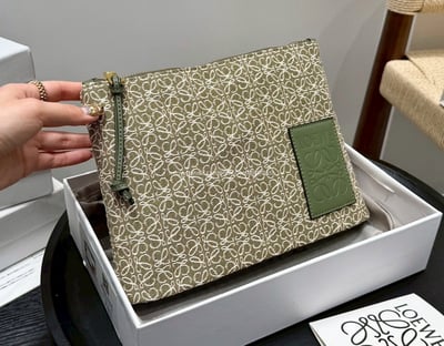 LOEWE Oblong  pouch帆布手拿包1