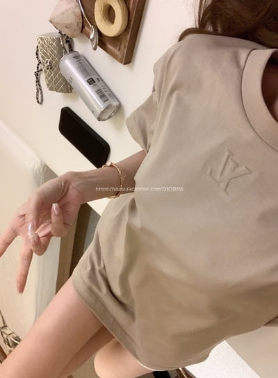 LV奶咖色壓花短袖T2