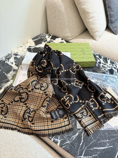 Gucci格紋圍巾5