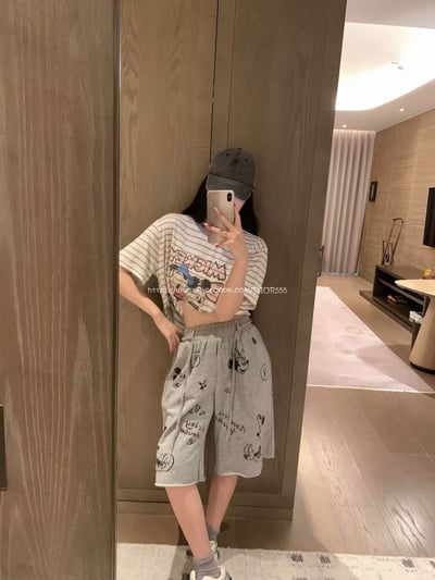 唐老鴨條紋印花T4