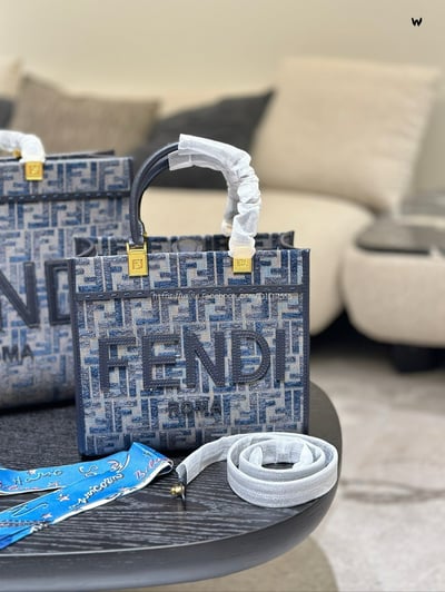 FENDI絲絨托特包6
