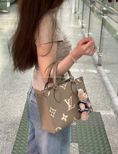 LV Onthego壓紋叢林包6