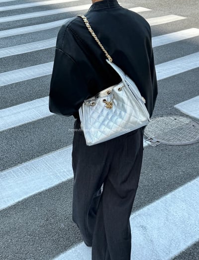 小香hobo mini抽繩水桶包7