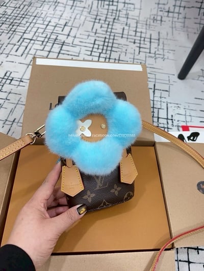 vivienne毛絨手機包12