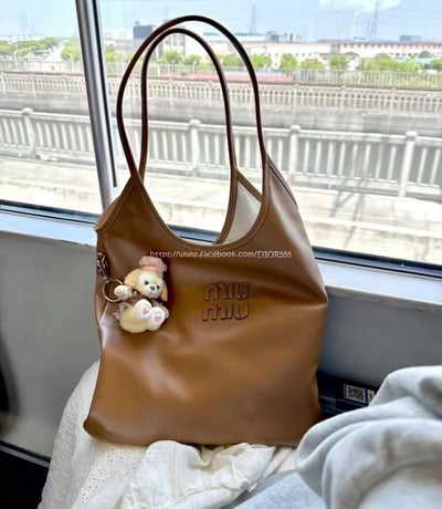 Miumiu托特包1