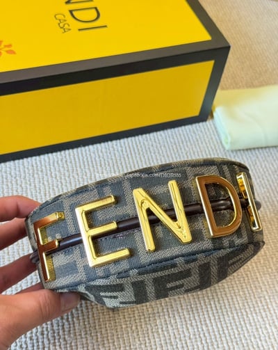 Fendi graphy半月包14