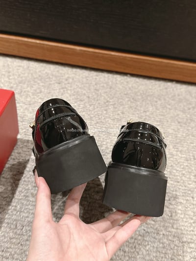 Rv厚底方扣樂福鞋8