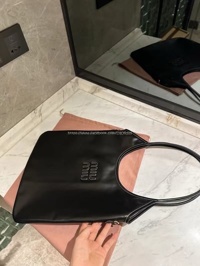 Miumiu托特包10