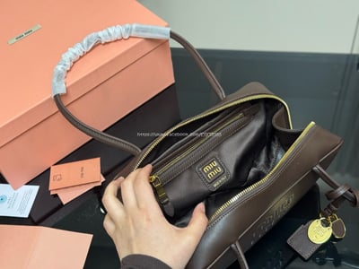 miumiu 保齡球包7