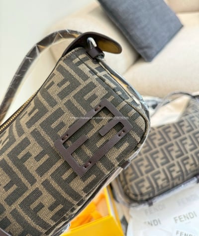 Fendi腋下包9