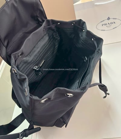 Prada 尼龍後背包11