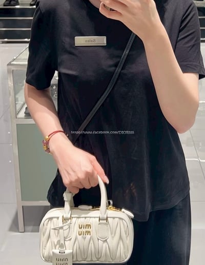 miumiu 褶皺保齡球包 4