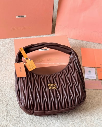 MiuMiu Wander 褶皺手提包8