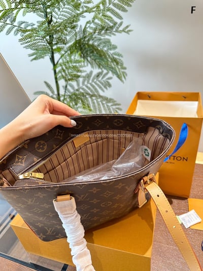 LV Piano托特包 9