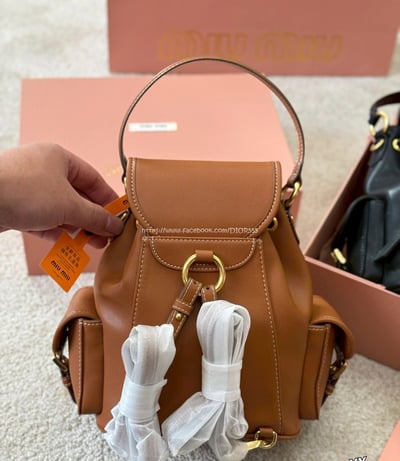 MiuMiu 小牛皮後背包8