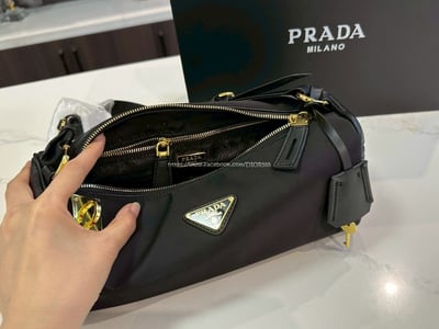 PRADA 腋下包1