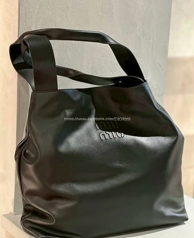 miumiu大號hobo 購物包6