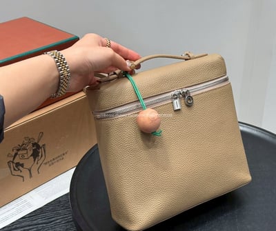  Loro Piana後背包 9