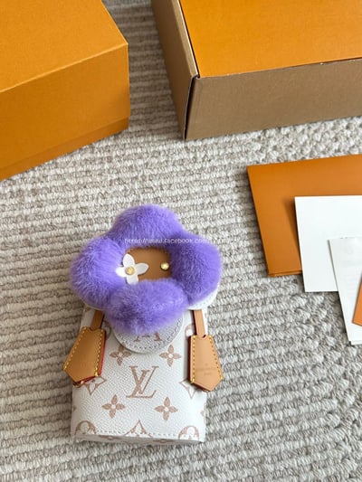 vivienne毛絨手機包7