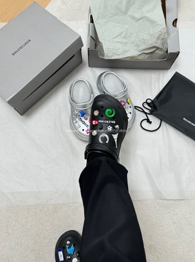 Balenciaga×Crocs洞洞鞋2