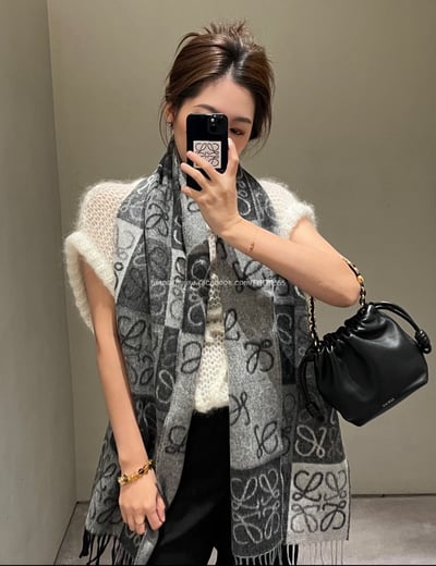 LOEWE雙面棋盤格圍巾2