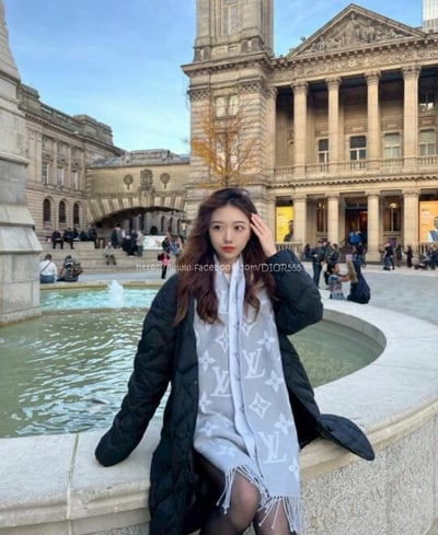 LV 灰白漸層圍巾3