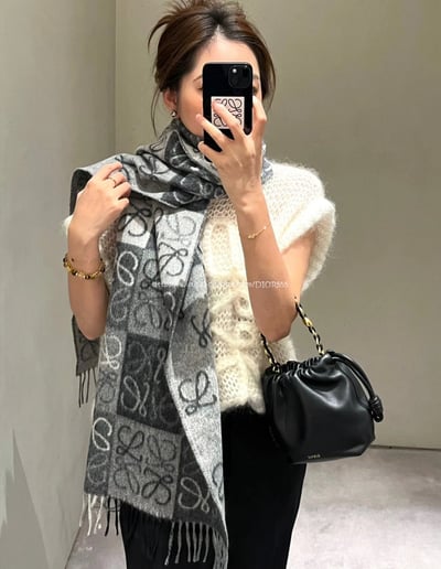 LOEWE雙面棋盤格圍巾3