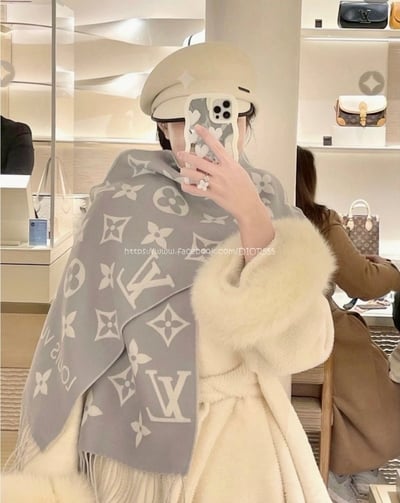LV 灰白漸層圍巾1