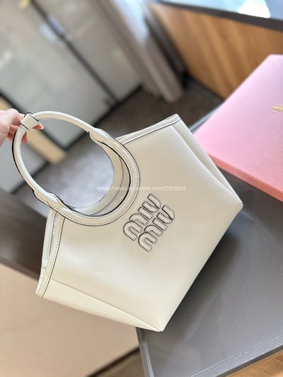 miumiu菜籃子包11