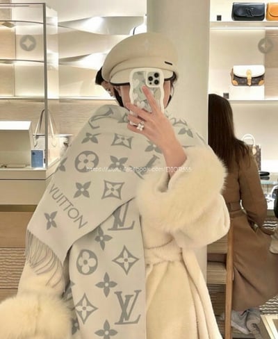 LV 灰白漸層圍巾2