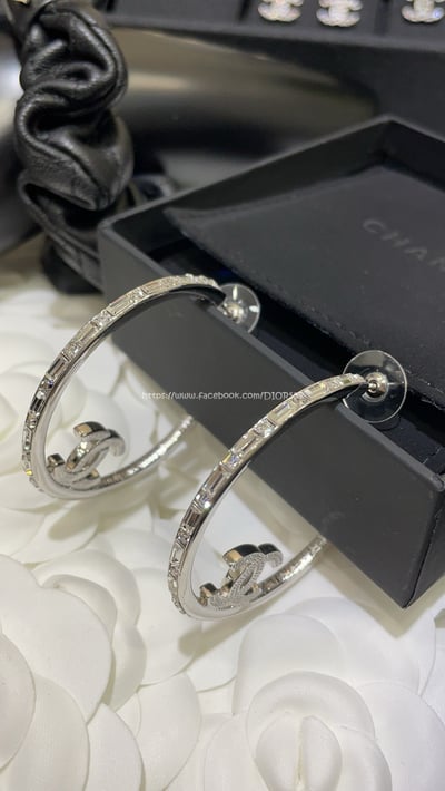 小香圓環鏤空水鑽雙C耳圈 耳環6