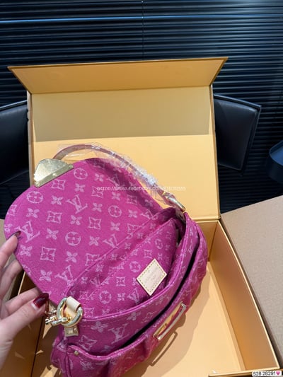 Lv Sunset牛仔元寶腋下包 10