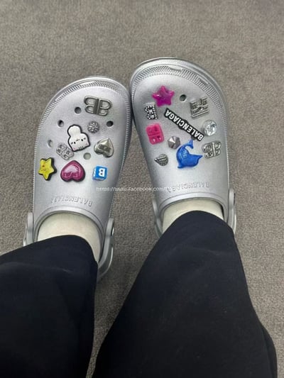 Balenciaga×Crocs洞洞鞋3