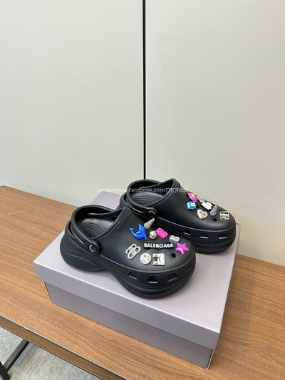 Balenciaga×Crocs洞洞鞋14