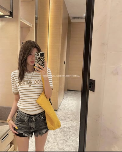 Dior燙金字母上衣1